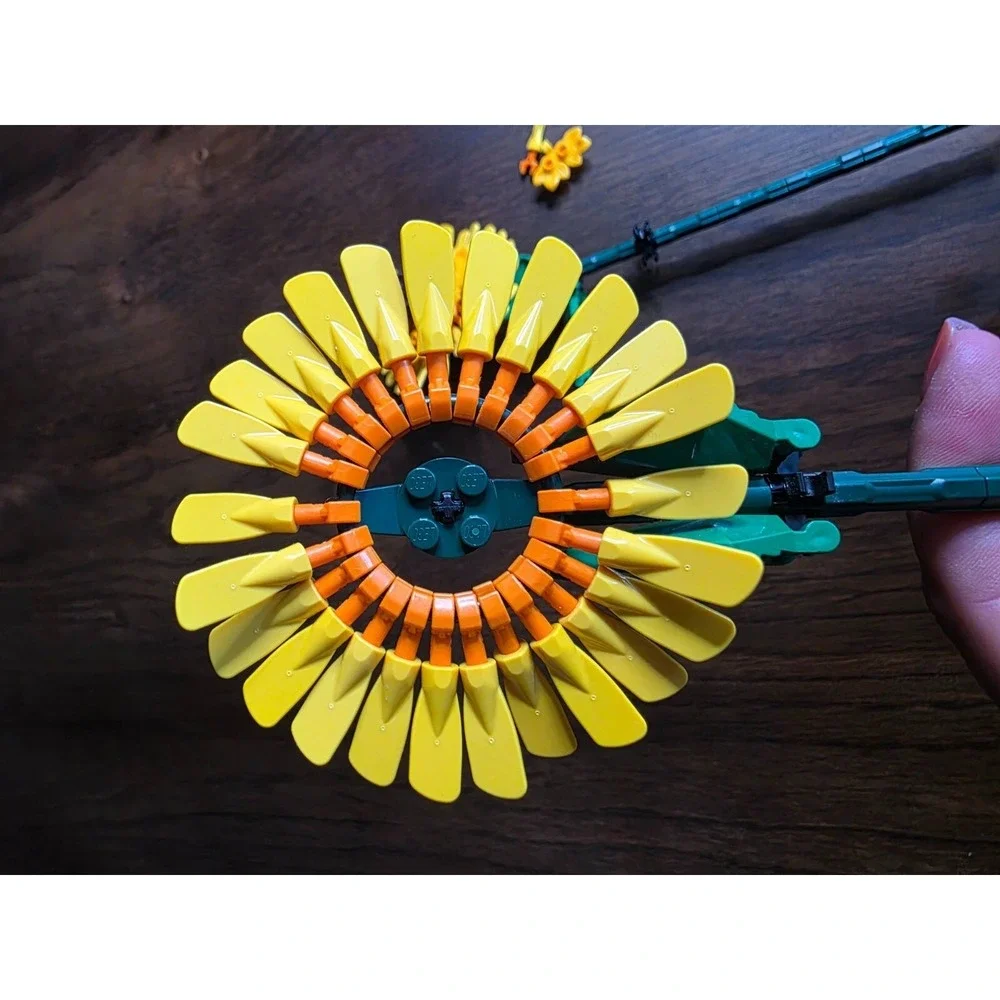 Sunflower Building Kit - 2 Sunflowers With Stems & Leaves - DIY - Picture 5 of 15